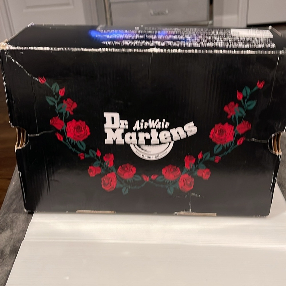 Brand new women black with hearts size 7 - Picture 9 of 11